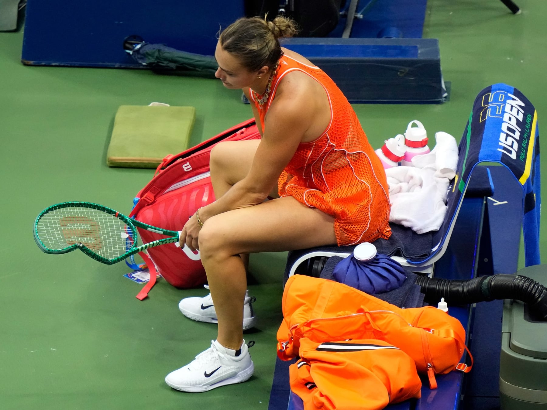 La raqueta voló por el aire y Sabalenka se quedó sin palabras en Nueva York