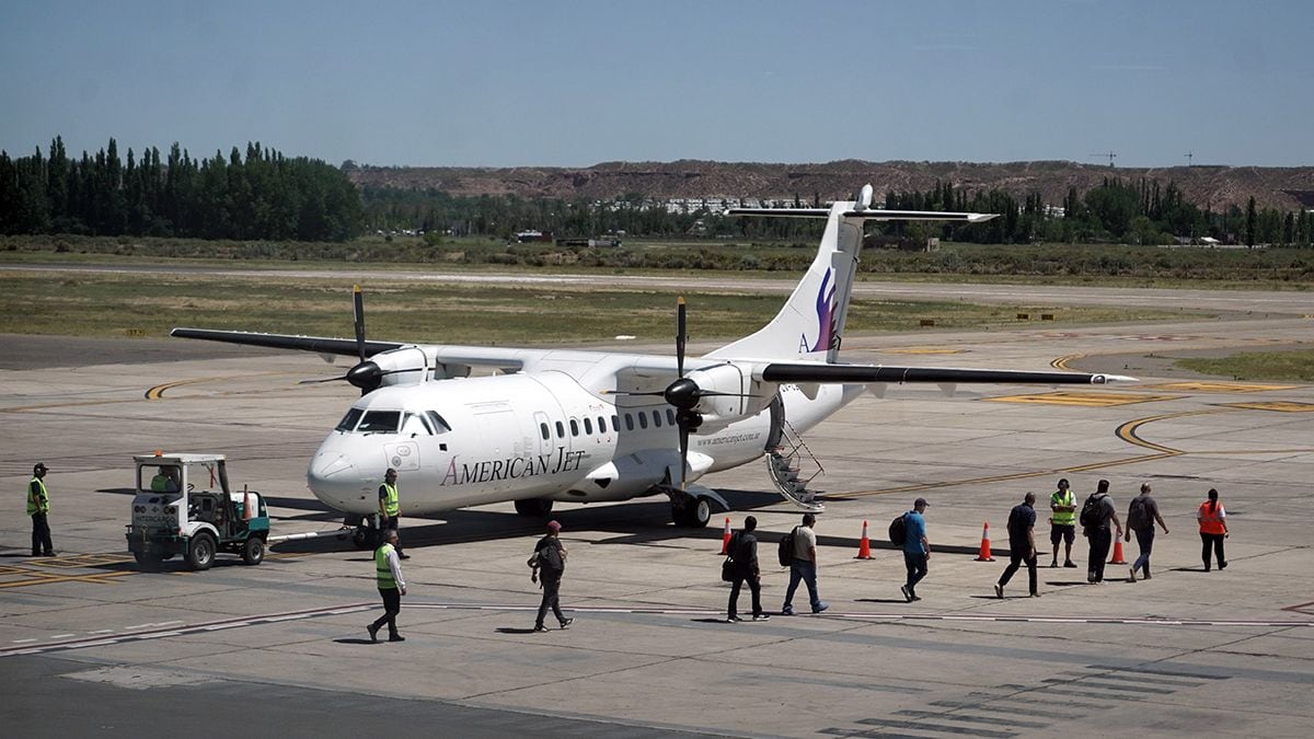 Una hora y monedas: la nueva forma de sobrevolar la Patagonia sin pasar por Buenos Aires