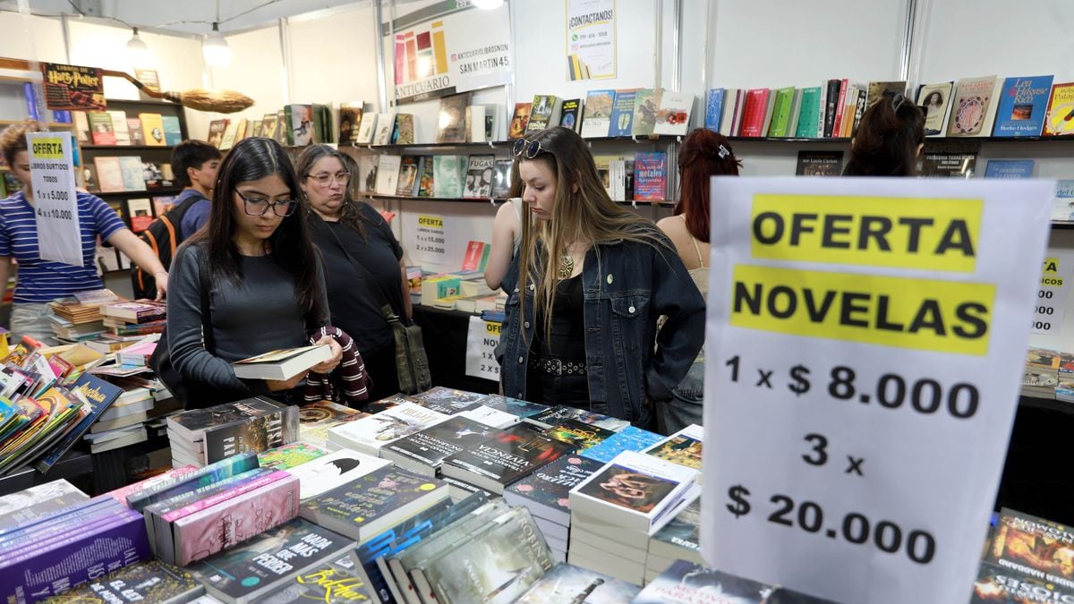 La Feria del Libro de Neuquén abre otra jornada con entrada libre y libros desde dos mil pesos