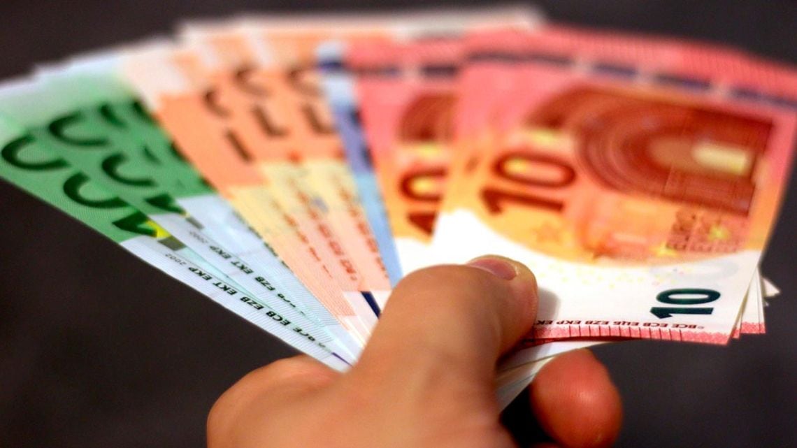 El euro blue arrancó el miércoles con un alza de seis pesos y se ofreció a 1.855,75 en las cuevas