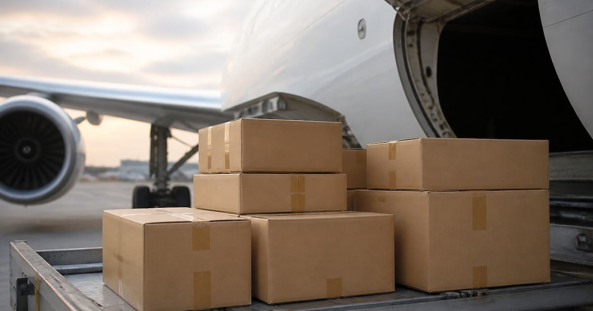 Compras por courier en retroceso mensual, pero el acumulado de 2026 ya roza los USD 900 millones