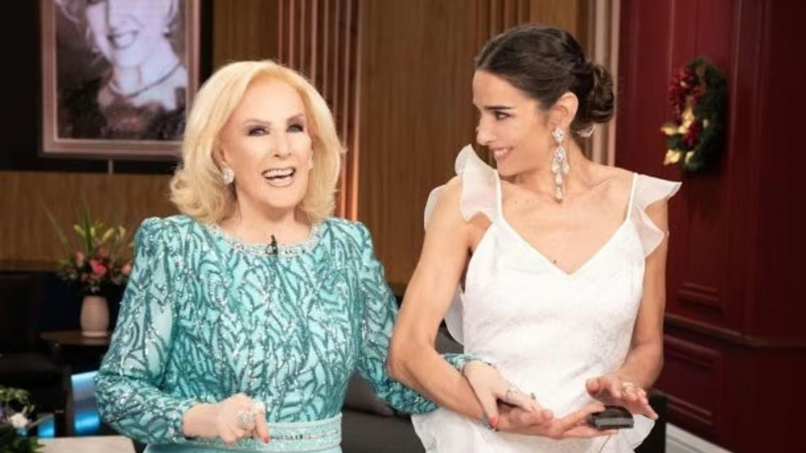 Juana Viale se queda al mando del fin de semana mientras Mirtha pelea por volver a su casa