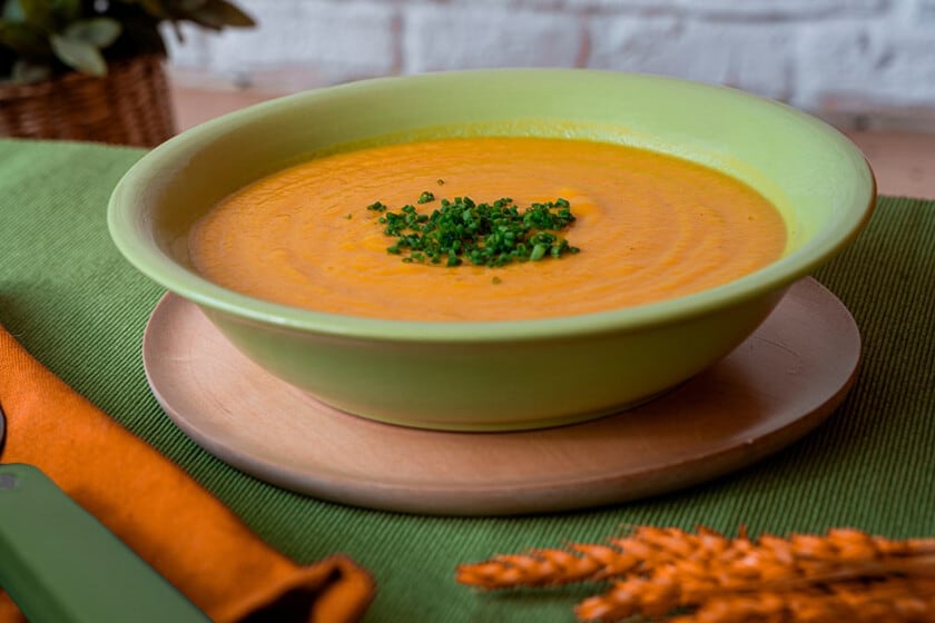 Puré de calabaza con base de cebolla y puerro: una receta simple que se cocina tapada y se termina en minutos