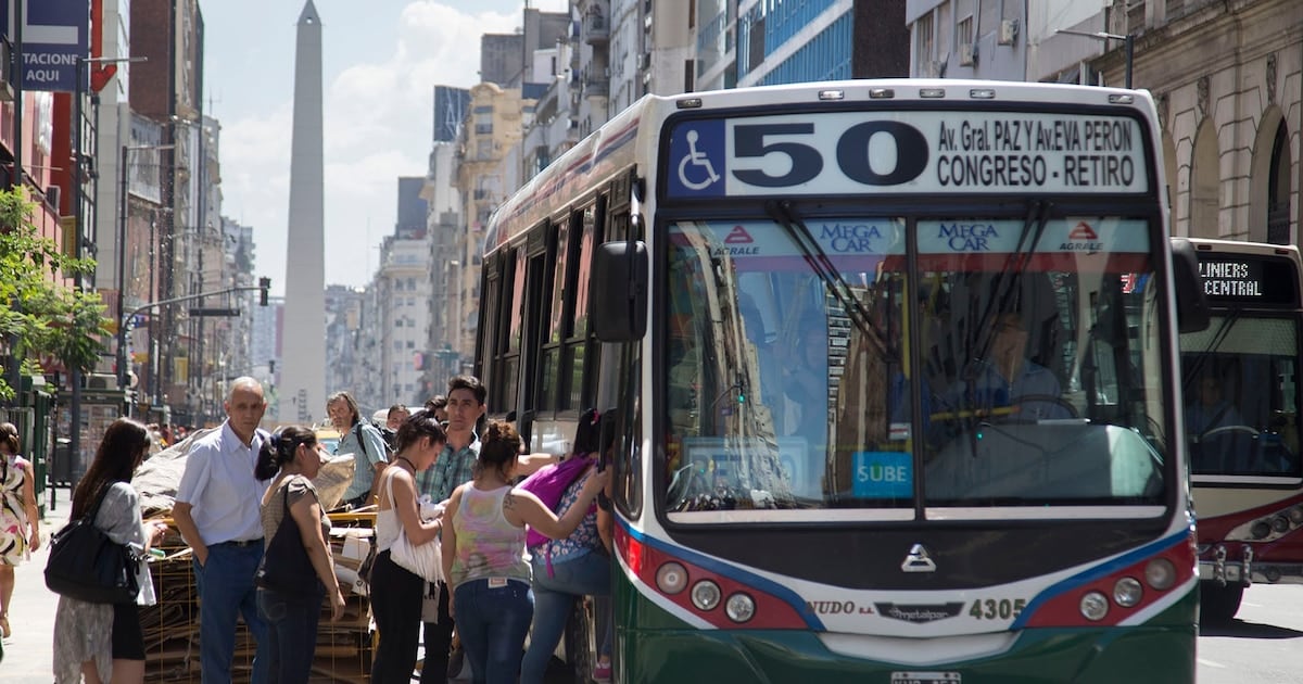 Desde el jueves, viajar en colectivo en la Ciudad costará al menos 920 pesos: qué cambia con la nueva tarifa