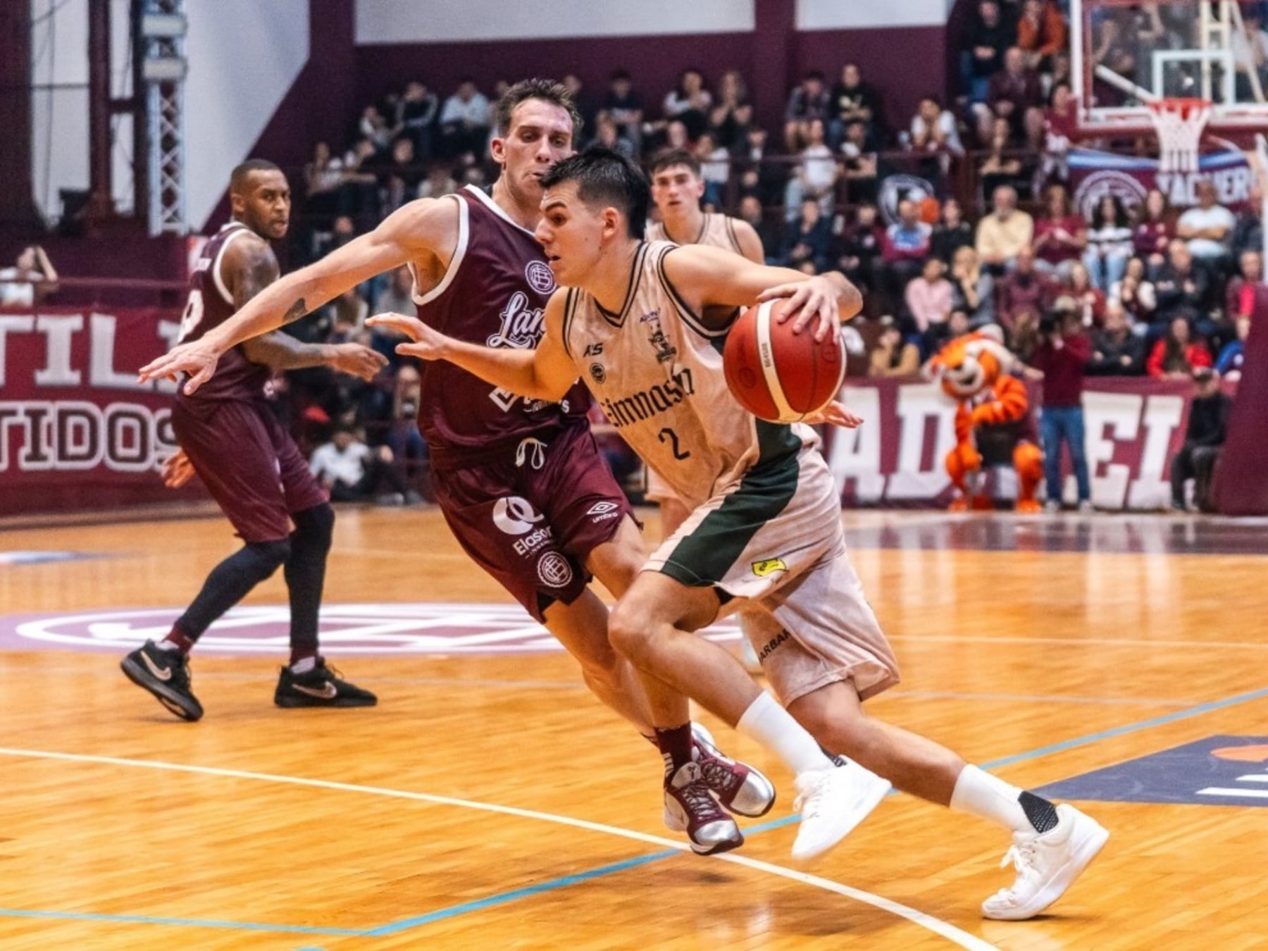 Chacón, el dueño del primer acto: Gimnasia le dio una paliza al Lanús que volvía