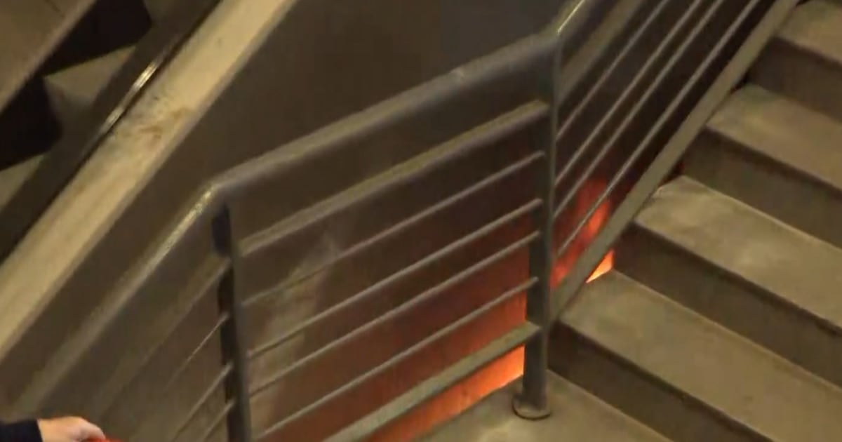 Incendio en una escalera mecánica obligó a evacuar la estación Constitución y un joven terminó hospitalizado
