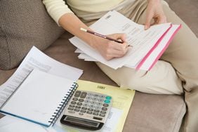 Octubre llega con un ajuste chico: la jubilación mínima suma el bono y se ubica en 505.748 pesos
