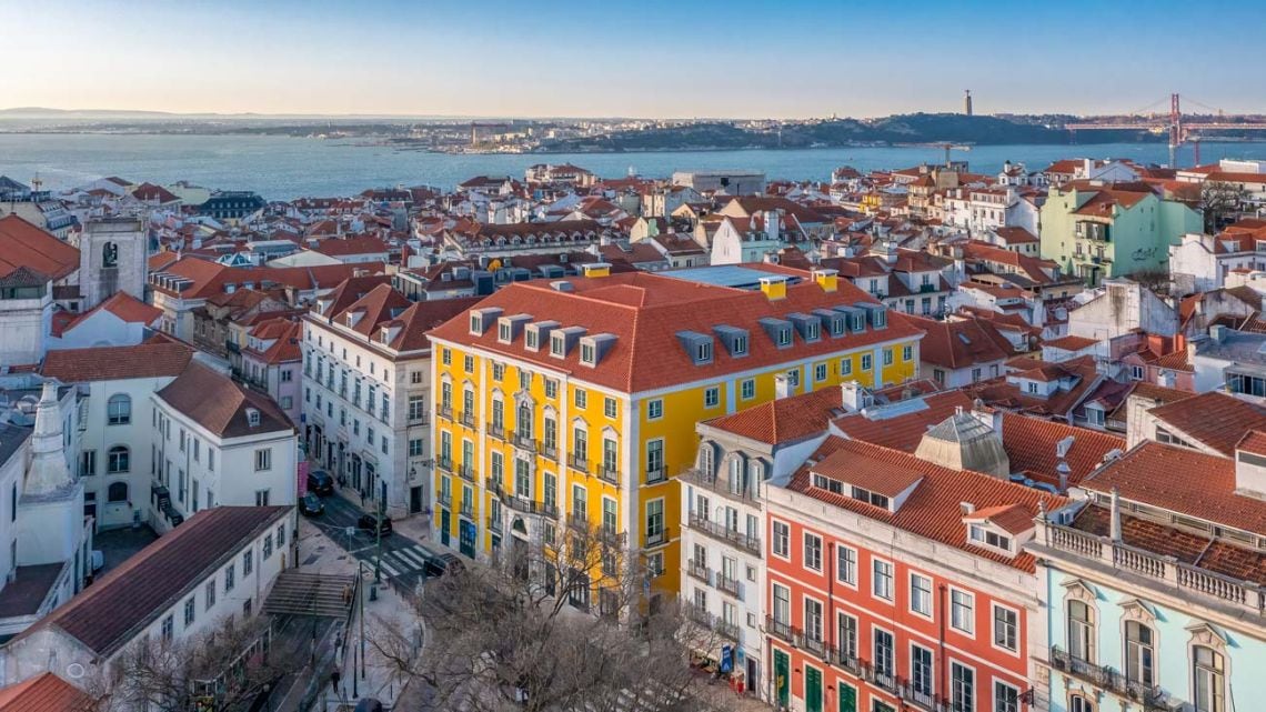 Dormir entre barricas y siglos: un palacio portugués donde el vino es la llave de la ciudad
