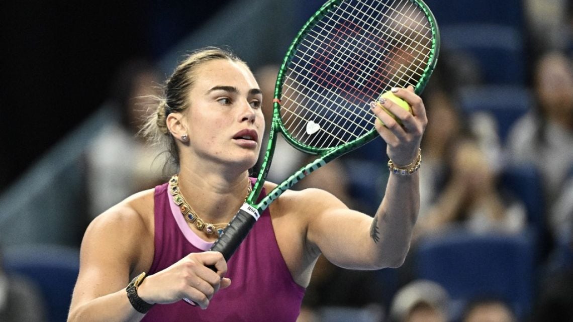 Sabalenka pasó la escoba en su regreso y ya mira a Bartunkova en Pekín