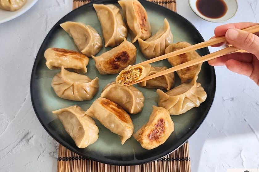 Treinta gyozas vegetarianas con el aroma del shiitake: masa fina, relleno j-no y el golpe de vapor que las termina de cerrar