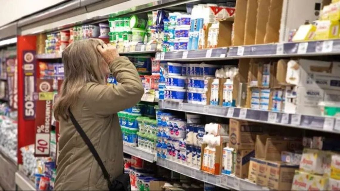 El fiado vuelve a ser la moneda del mostrador: 9 de cada 10 hogares debieron financiarse para comer en septiembre