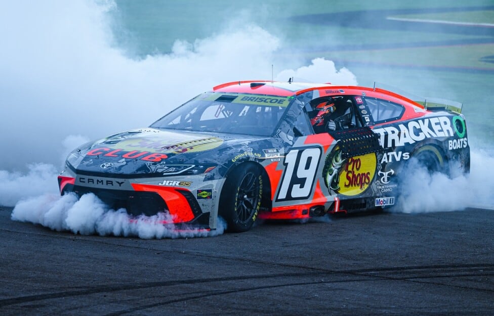 Briscoe se plantó en Las Vegas y Larson, con un palazo, se escapa en la pelea grande