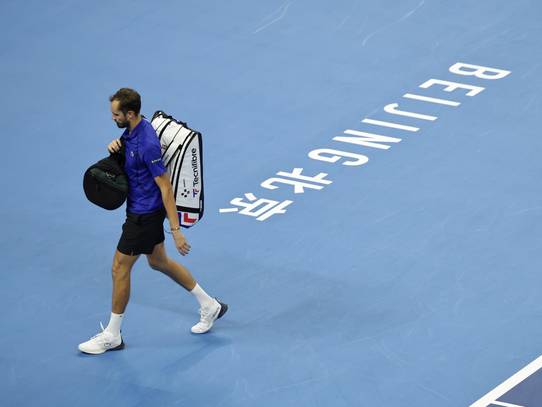 Una final con sabor a poco: Djokovic pasó sin jugar gracias a la descalificación de Medvedev en Pekín