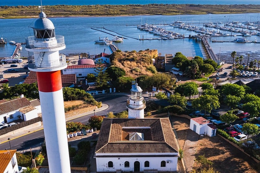 El Rompido, donde las coquinas se cruzan con el ferry a las dunas en la costa onubense