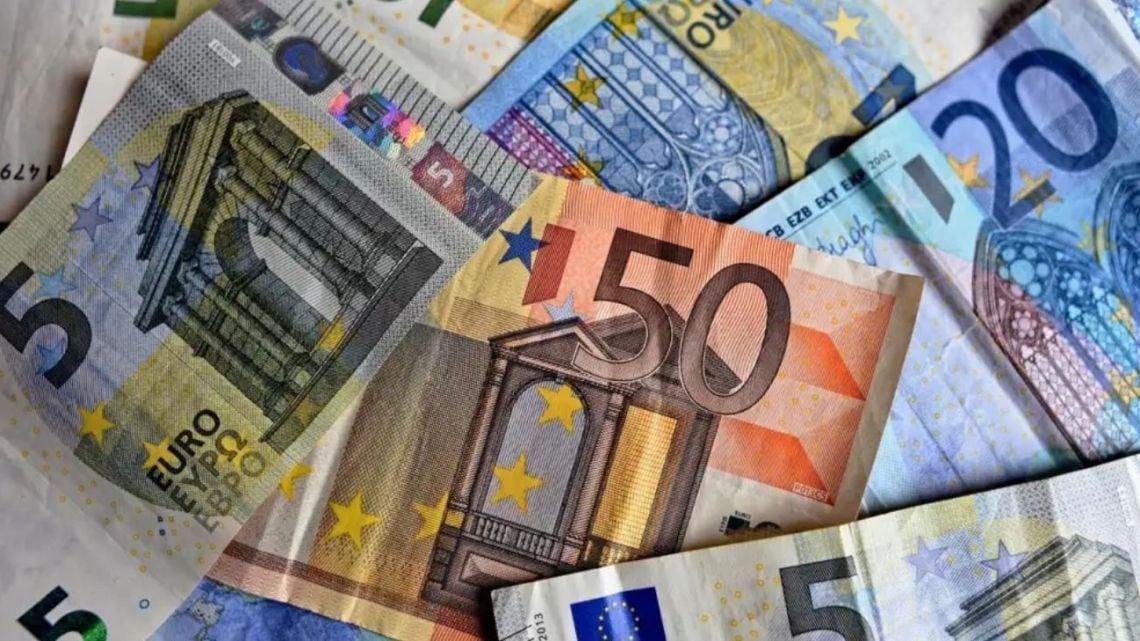 El euro blue cedió seis pesos y se vendió a 1.832,75 en la última rueda de la semana