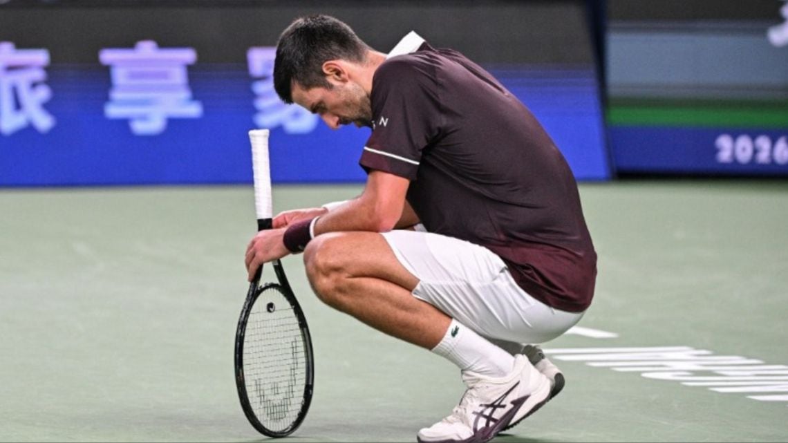El rey Djokovic se quedó con la mano vacía en Shanghái y ahora tiembla por el Masters