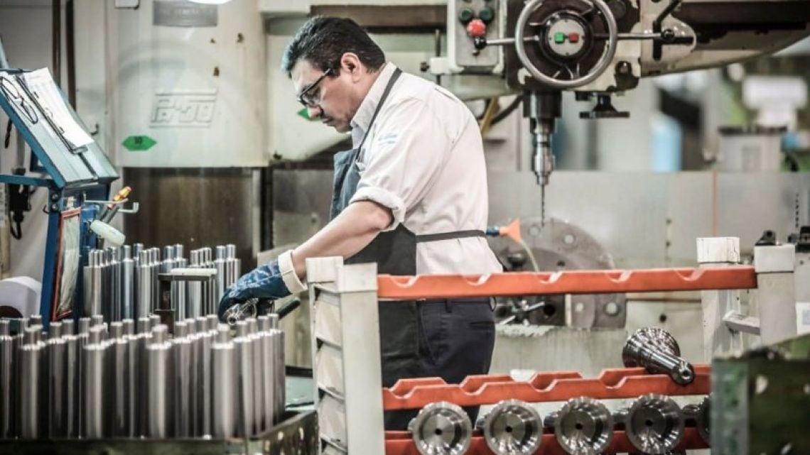 La industria acumula 66.262 puestos fabriles menos entre 2024 y 2026 y ya resignó casi la mitad del empleo perdido por toda la economía