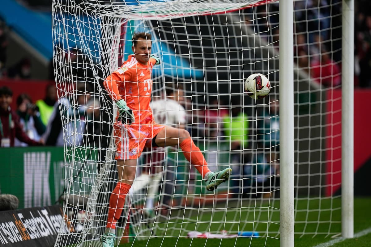 Neuer se mandó dos macanas históricas y Bayern terminó pidiendo hora en Augsburgo