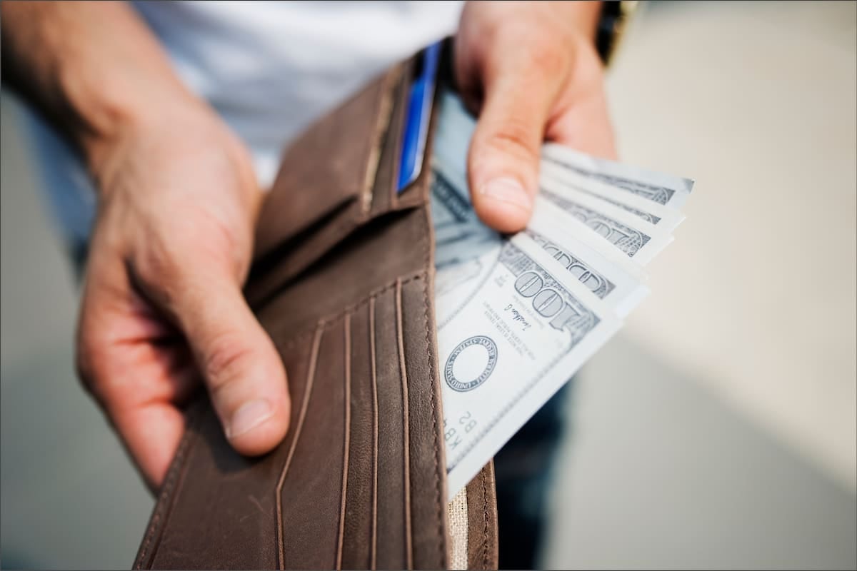 Dólar oficial y blue quedaron separados por apenas cinco pesos en el cierre de la semana