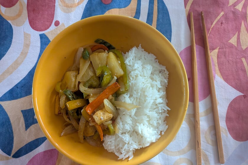 Tofu agridulce con piña: cómo llevar a la mesa un clásico chino sin carne y sin resignar sabor