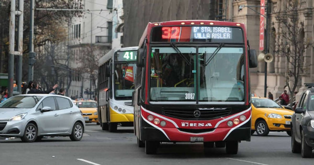 Viajar en colectivo cuesta hasta cuatro veces más dependiendo de la ciudad: Pinamar lidera y el AMBA, el más barato