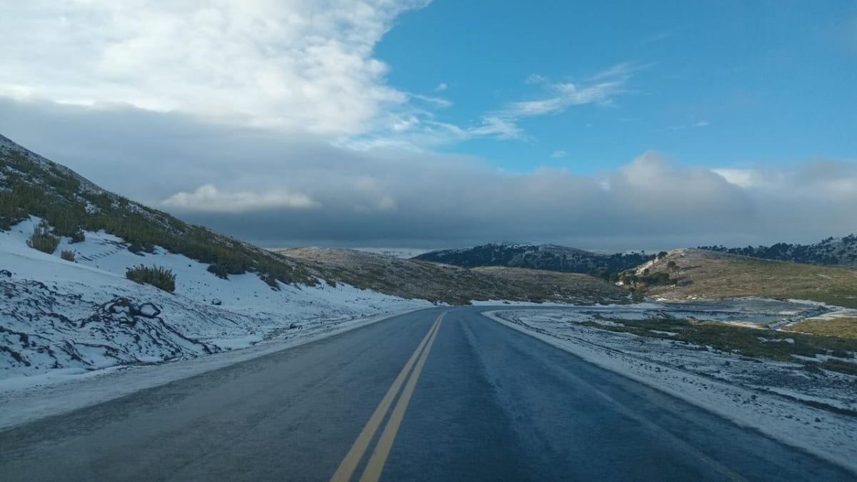 Cadenas, hielo y paciencia: cómo se cruza hoy la cordillera neuquina hacia Chile