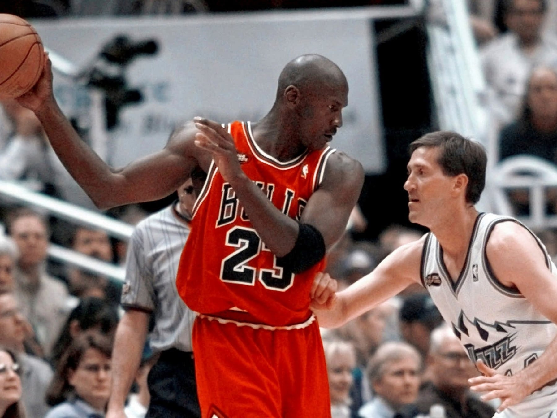 La camiseta del 98 sigue sacando boletos: otro agujero negro de 14 palos por un trapo de MJ