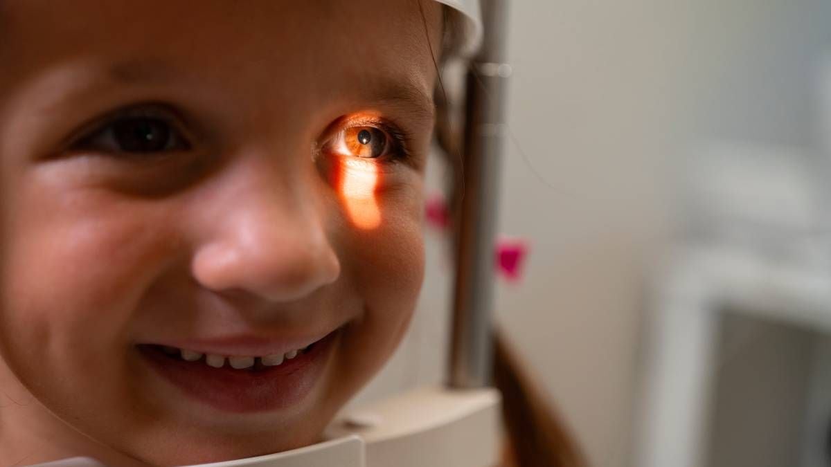 El ojo que se queda dormido: por qué un control a tiempo puede cambiar la mirada de un chico