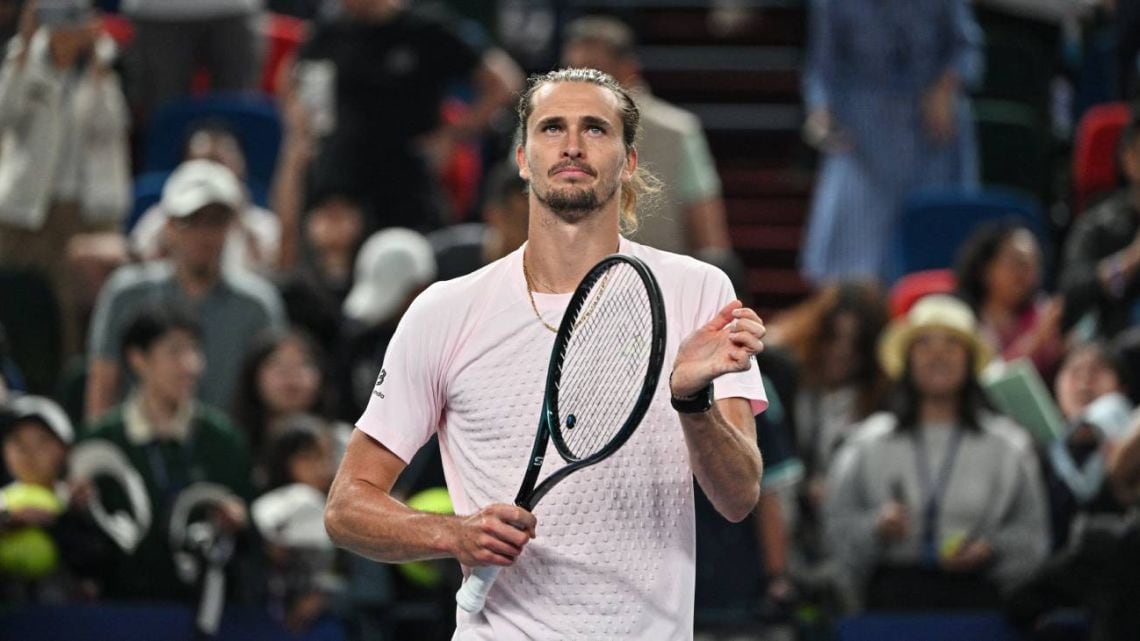 Zverev sobrevivió a la artillería de Bublik y va por De Miñaur en Shanghái
