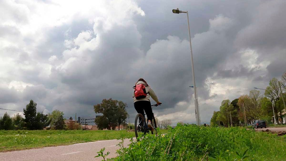 Una semana con el cielo tapado en Neuquén: la lluvia se instala el sábado y el domingo