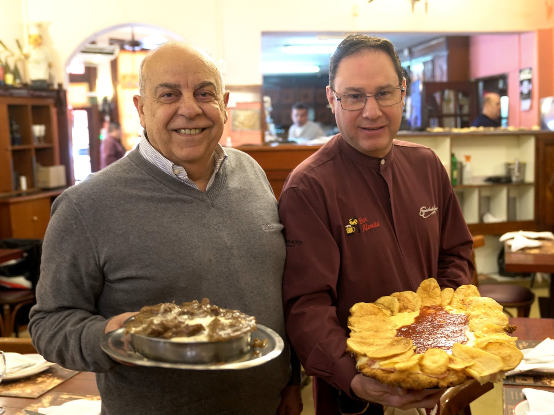 Bar Alemán, el bodegón centenario de Villa Devoto que sostiene la milanesa napolitana como bandera frente a las cadenas de comida rápida