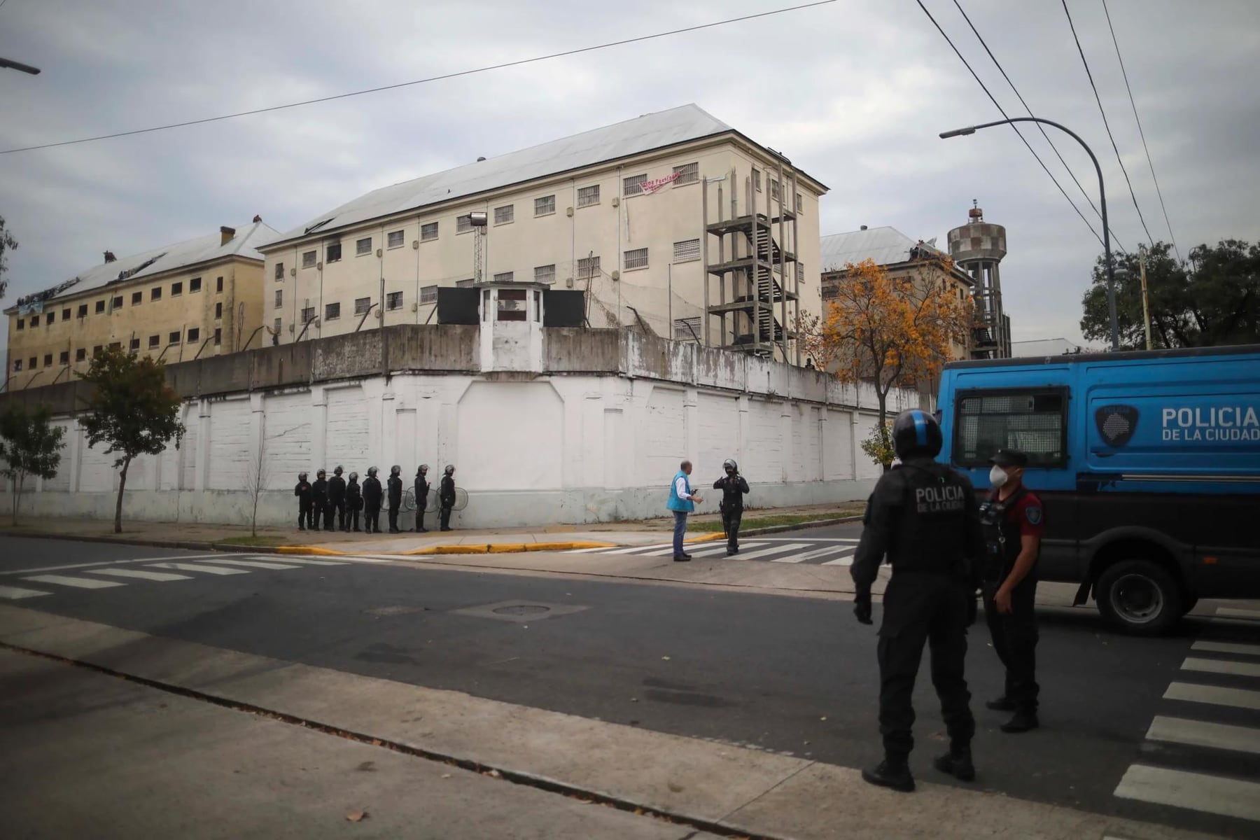 Devoto se vacía: ya trasladaron a Marcos Paz a más de mil internos en medio de reclamos por sus pertenencias