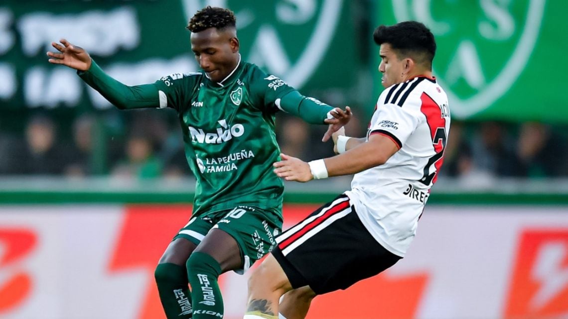 Sarmiento le dio una paliza a River en Junín y se prende arriba