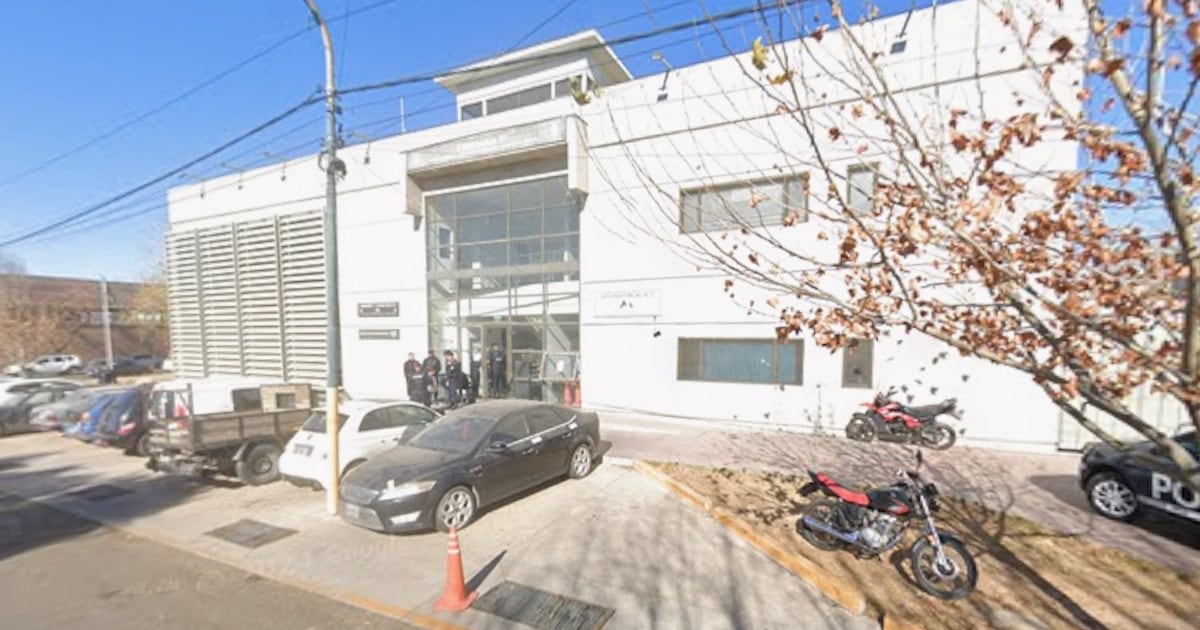 Un policía mendocino quedó detenido e imputado por abusar sexualmente de una detenida en una comisaría de Godoy Cruz