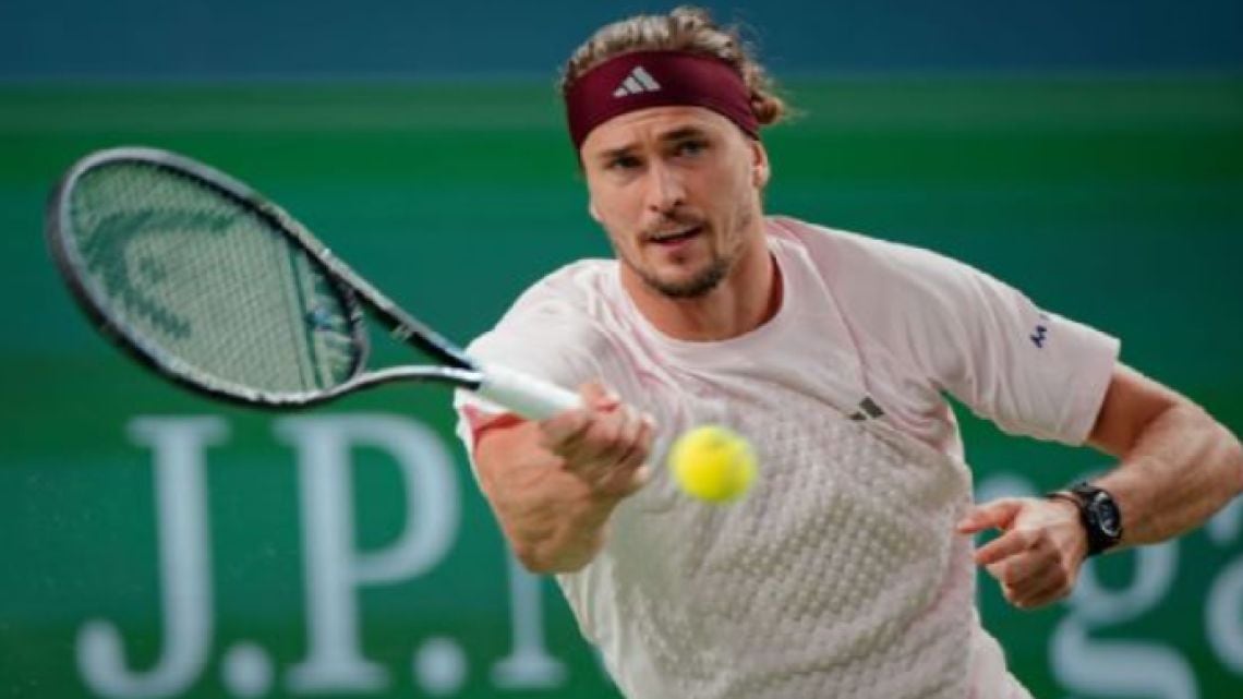 Zverev barrió a De Miñaur en Shanghai y va por el número uno del mundo