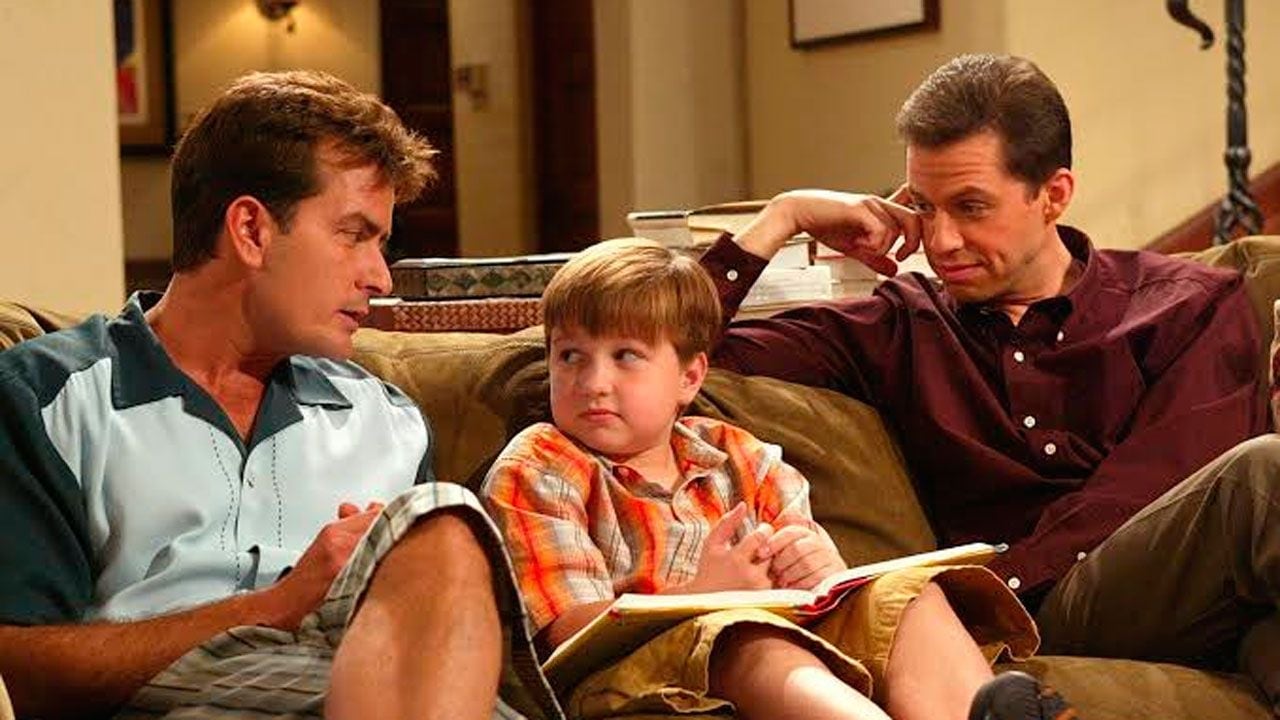 El galán inglés que dijo no a Hollywood y casi cambia la historia de la sitcom más popular de los 2000