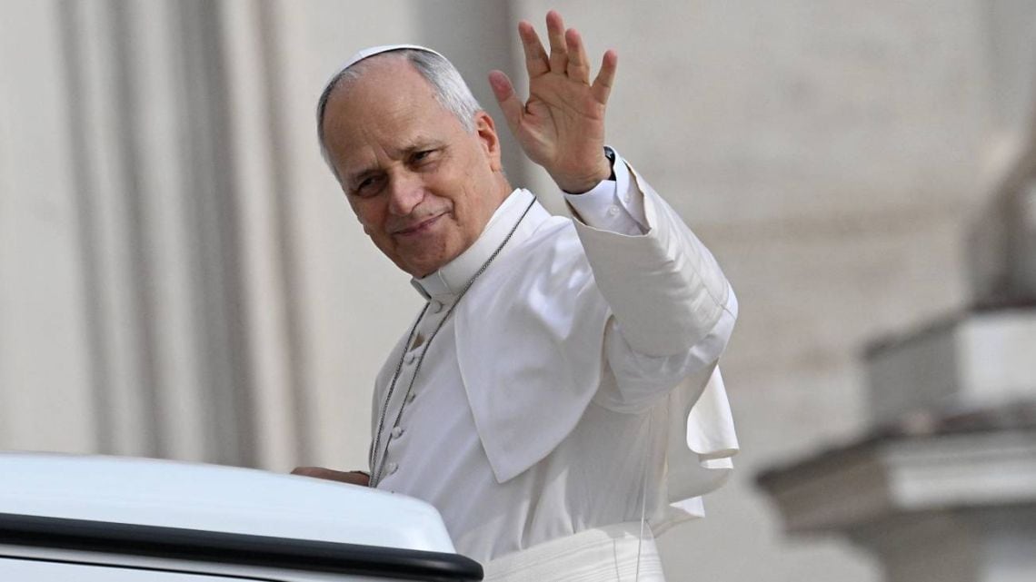 León XIV respira mejor y ya da sus primeros pasos por el Gemelli, pero el sueño sudamericano sigue en terapia intensiva