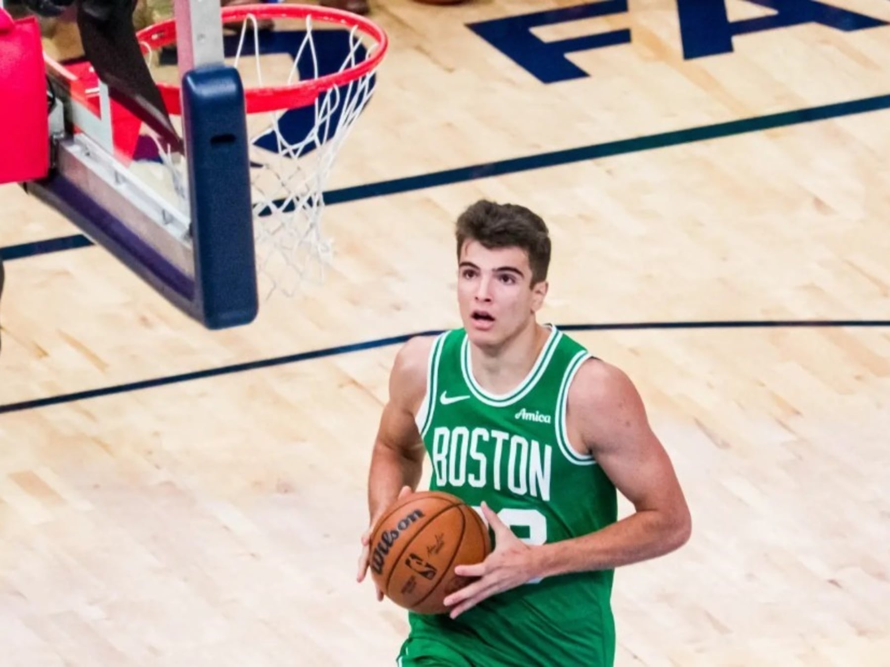 El español que caminó al aro como si fuera juro y la NBA miró para otro lado