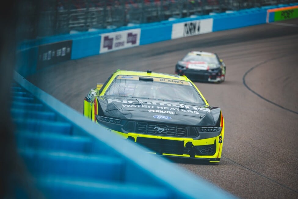 Blaney hizo pole en Phoenix y le arruinó la fiesta al líder Larson