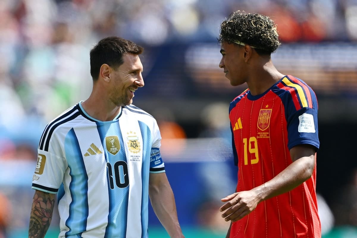 Luis Enrique le sacó el cuerpo a la comparación con Messi y tiró la pelota al área de Yamal