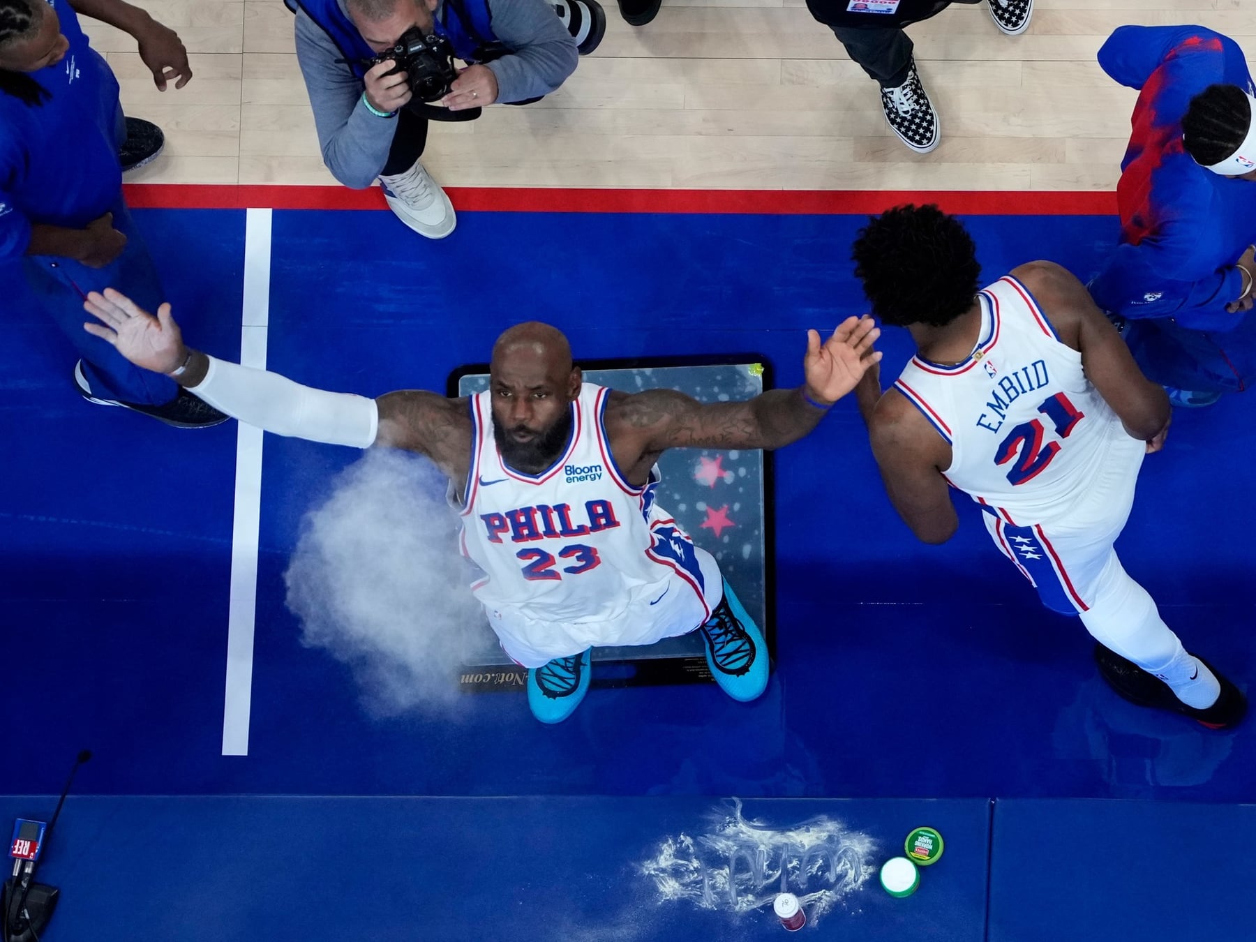 Arranque con todos los condimentos: LeBron en la vereda de los Knicks y un Oeste caliente