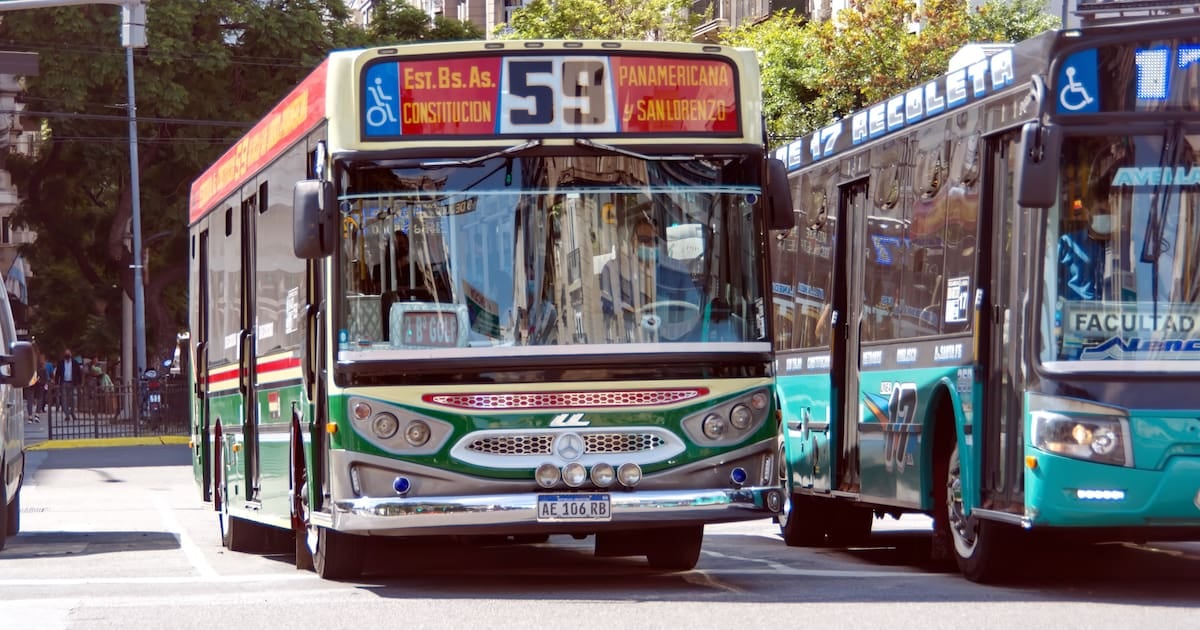 Más de cien líneas de colectivos del AMBA reducirán a la mitad sus frecuencias entre las 22 y las 5 por una deuda estimada en 40.000 millones de pesos