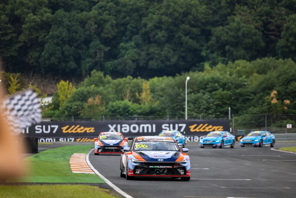 Azcona took control in Zhejiang and heads to Macao with a 33-point lead